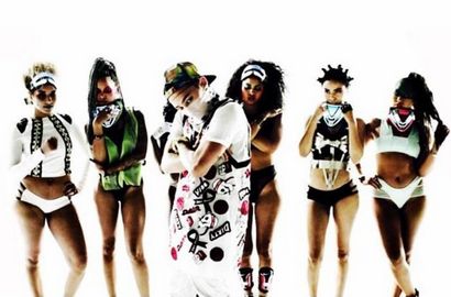 G-Dragon Dikelilingi Dancer Seksi di Imej MV 'Dirty Vibe'