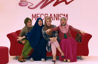 Intip Poster dan Trailer Resmi Film 'Hijab' Hanung Bramantyo