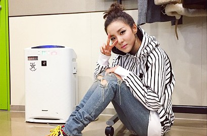 Ternyata Dara 2NE1 Memohon Pada Yang Hyun Suk Agar Bisa Gabung YG