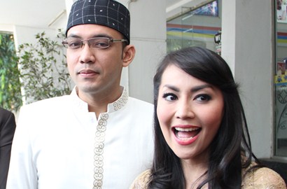Minta Tessa Kaunang Move On, Sandy Tumiwa Berencana Nikahi Ayu 2015
