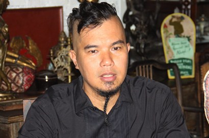Marah Ditinggal Pesawat, Ahmad Dhani Jadi Bahan Ledekan Netter