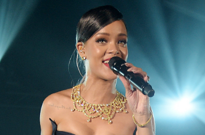 Rihanna Senang 'Diserang' Fans Usai Syuting Video Klip di Paris