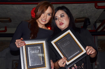 Sara Wijayanto dan Risa Saraswati Ceritakan Sahabat Hantunya di Buku