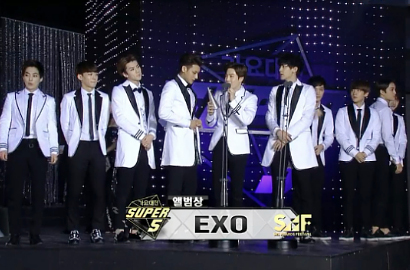 EXO Borong 2 Piala Bergengsi di SBS Gayo Daejun 2014