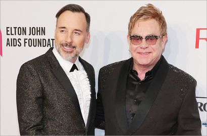 Elton John Unggah Foto Pernikahan dengan Pasangan Gay-nya di Instagram