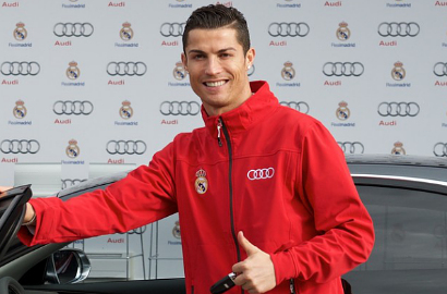Patung Cristiano Ronaldo Diledek Alami 'Pembesaran Alat Vital'
