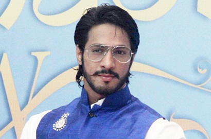Anoop Thakur 'Mahabharata' Ucapkan Selamat Natal dengan Telanjang Dada