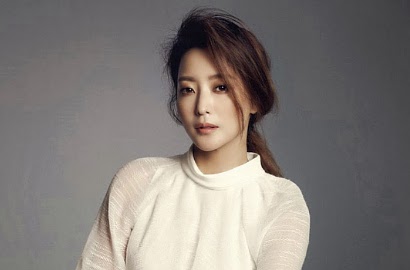 Kim Hee Sun Diincar Jadi Ibu Kim Yoo Jung untuk Drama 'Angry Mom'