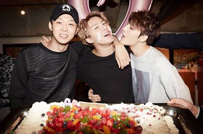 Junsu JYJ Pamer Diberi Kejutan Jaejoong Kado Pohon Natal 4 Meter
