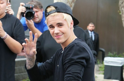 Natalan, Justin Bieber Pamer Pesawat Jet Baru