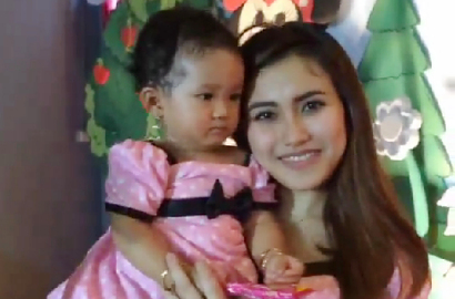 Ayu Ting Ting Rayakan Ultah Anak 'Bareng' Mickey Mouse