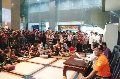 Joko Widodo Minta Wapres Pimpin Pencarian Pesawat AirAsia QZ 8501