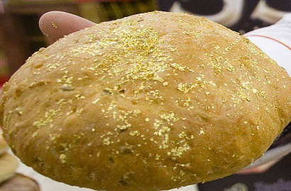 Wow, Roti Bertabur Emas Dibandrol Rp 1,8 Juta