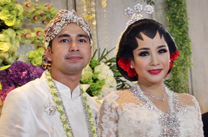 Raffi Ahmad dan Nagita Slavina Tampil Serba Biru di Prosesi Ngunduh Mantu