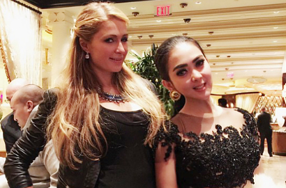 Syahrini Minta Paris Hilton Ucap Kata Cetar 'Seperti Itu'