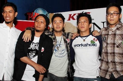 Resmi Hengkang, Reza Pamitan dengan Sahabat NOAH