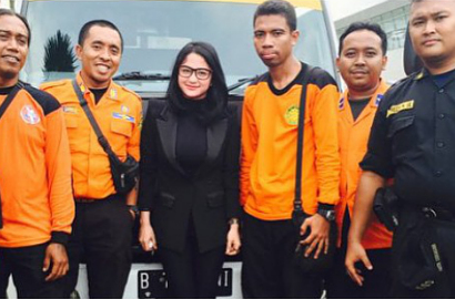 Dewi Persik Sempat Kunjungi Crisis Centre AirAsia QZ8501