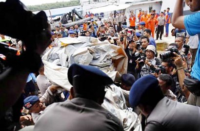 Hendra dan Themeji, Dua Jenazah AirAsia QZ8501 Telah Teridentifikasi