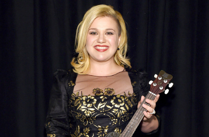 Kelly Clarkson Beri Petunjuk Akan Rilis Album Baru?