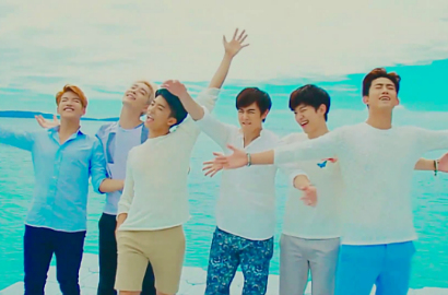 2PM Main-Main di Pantai dalam MV '365' Ciptaan Junho