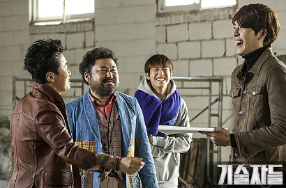 Foto-Foto Lucu Belakang Layar Kim Woo Bin cs di 'The Technicians' Dirilis