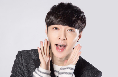 Lay EXO Menyamar ke KFC Demi Mini Figur Dirinya