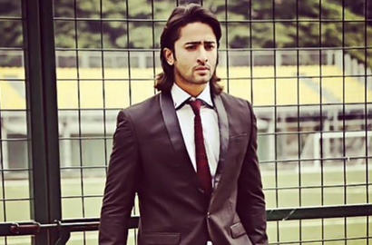 Disambut Fans, Shaheer Sheikh Cs Tiba di Indonesia