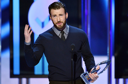 Chris Evans Menang People's Choice Awards 2015 Bidang Film Karena Ibunya