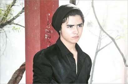 Aliando Latihan Berantem untuk Syuting 'Ganteng-Ganteng Serigala'