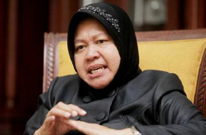 Tri Rismaharini Untuk AirAsia, dari Kekacauan Sampai Usir Lalat di Kamar Mayat
