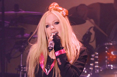 Avril Lavigne Umumkan Lagu Barunya 'Fly'