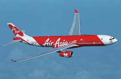 Polisi Selfie Dekat Bangkai AirAsia QZ8501 Dihujat