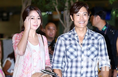 Pesan 'Nakal' Lee Byung Hun Tersebar, Lee Min Jung Belum Ingin Kembali ke Korea
