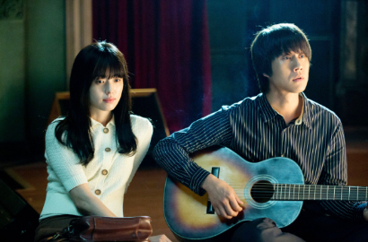 Kuatnya Chemistry Jung Woo dan Han Hyo Joo di Foto Baru 'C'est Si Bon'