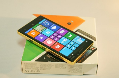 Dilapisi Emas 24 Karat, Berapa Harga Nokia Lumia 930?