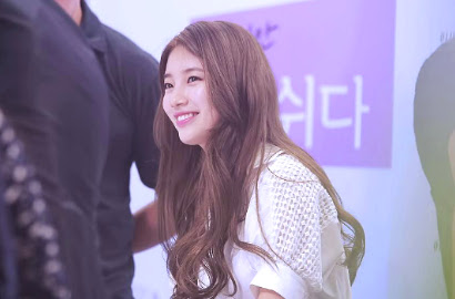 Pria-Pria Ini Cari Kesempatan Bertemu Suzy di Fan Signing Produk Kewanitaan