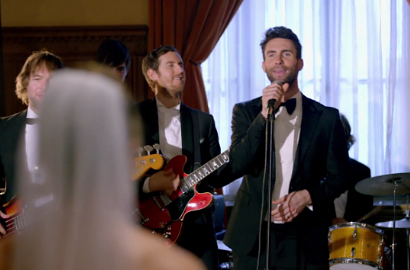 Maroon 5 Jadi Band Kejutan Pesta Pernikahan di Video Klip 'Sugar'