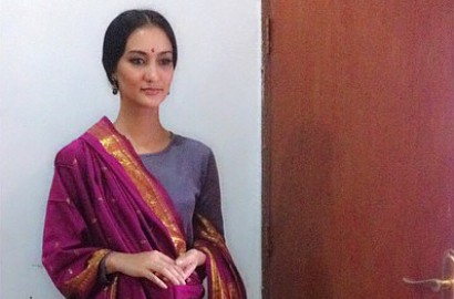 Atiqah Hasiholan Pakai Sari di 'Balada Anak Negeri dear Amitabh Bachchan'