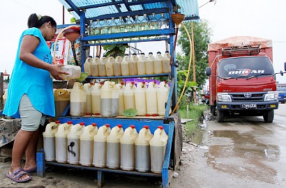 Gara-Gara BBM Turun Lagi, Penjual Bensin Eceran Merugi