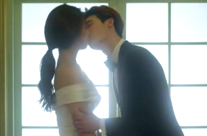 Siap Menikah, Lee Jong Suk Cium Park Shin Hye di Eps Terakhir 'Pinocchio'