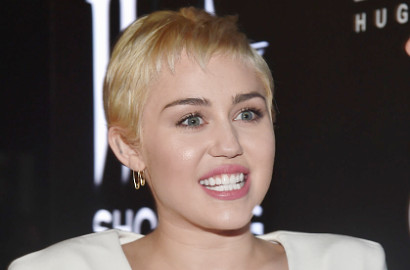 Miley Cyrus Unggah Foto Masturbasi di Instagram
