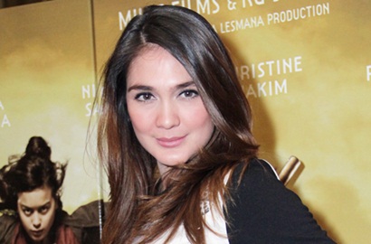 Luna Maya Siap Dinikahi Reino Barrack Tahun Ini?