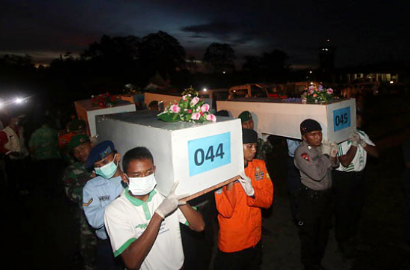 Masih Berduka, Keluarga Korban AirAsia QZ8501 Belum Urus Asuransi