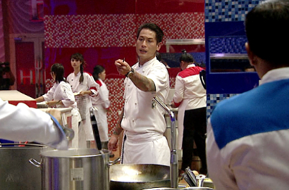 Chef Juna Pulangkan Member Tim Merah Lagi di 'Hell's Kitchen Indonesia'