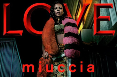 Kim Kardashian Pamer Pantat di Cover Majalah Love