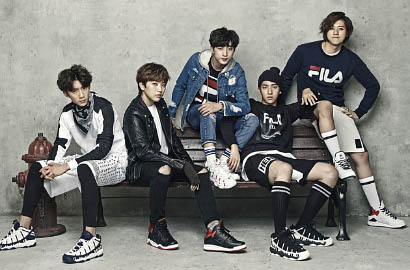 Fans Malaysia Yang Dipeluk Member B1A4 Tak Dihukum