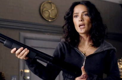 Salma Hayek Pegang Senjata-Senjata Besar di Teaser 'Everly'