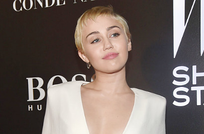 Tunjukkan Dada, Miley Cyrus Ingin Pikat Banyak Followers