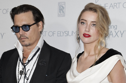 Pakai Cincin di Jari Manis, Johnny Depp dan Amber Heard Sudah Menikah?
