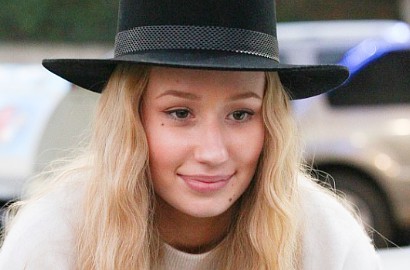 Foto Bareng Dokter Bedah, Iggy Azalea Dirumorkan Implan Bokong